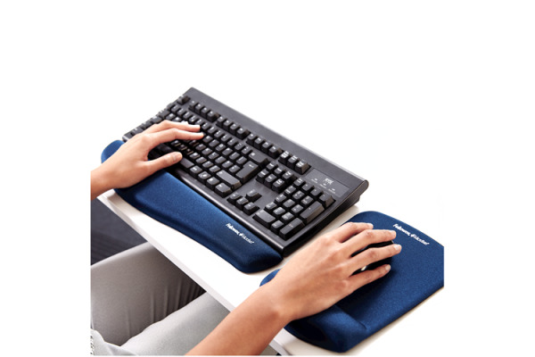 FELLOWES Mausmatte Plushtouch 9287302 blau, mit Handgelenkauflage