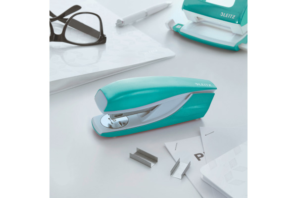 LEITZ Heftgerät NeXXt WOW 5502 55022051 eisblau 30 Blatt